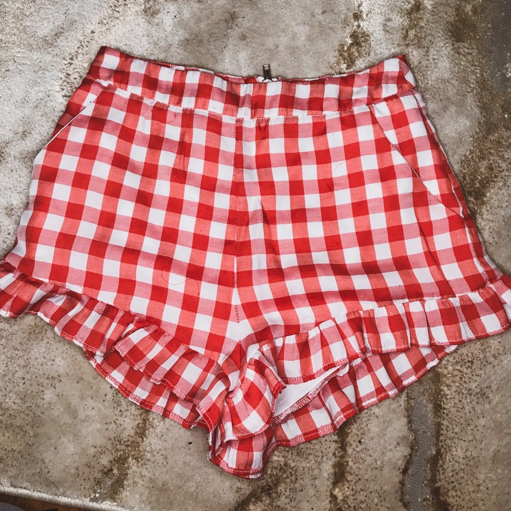 Picnic red plaid shorts with pockets